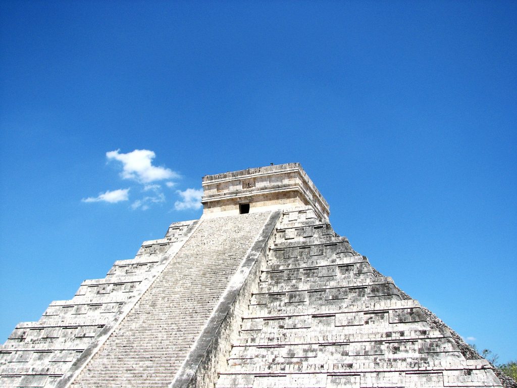 chichen-itza-1073464_1920